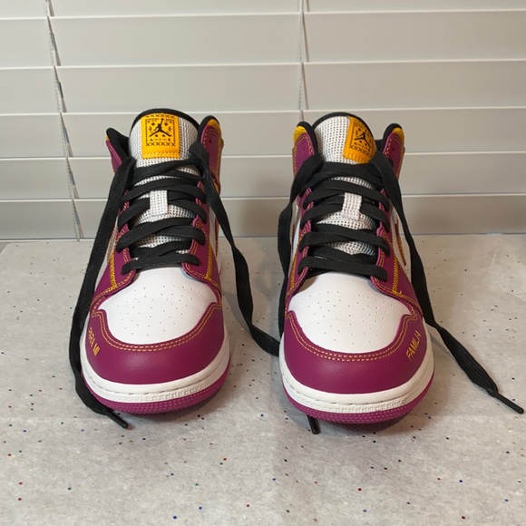 Nike Jordan “para mi familia”special edition boys size 6.5Y like new - Picture 2 of 12